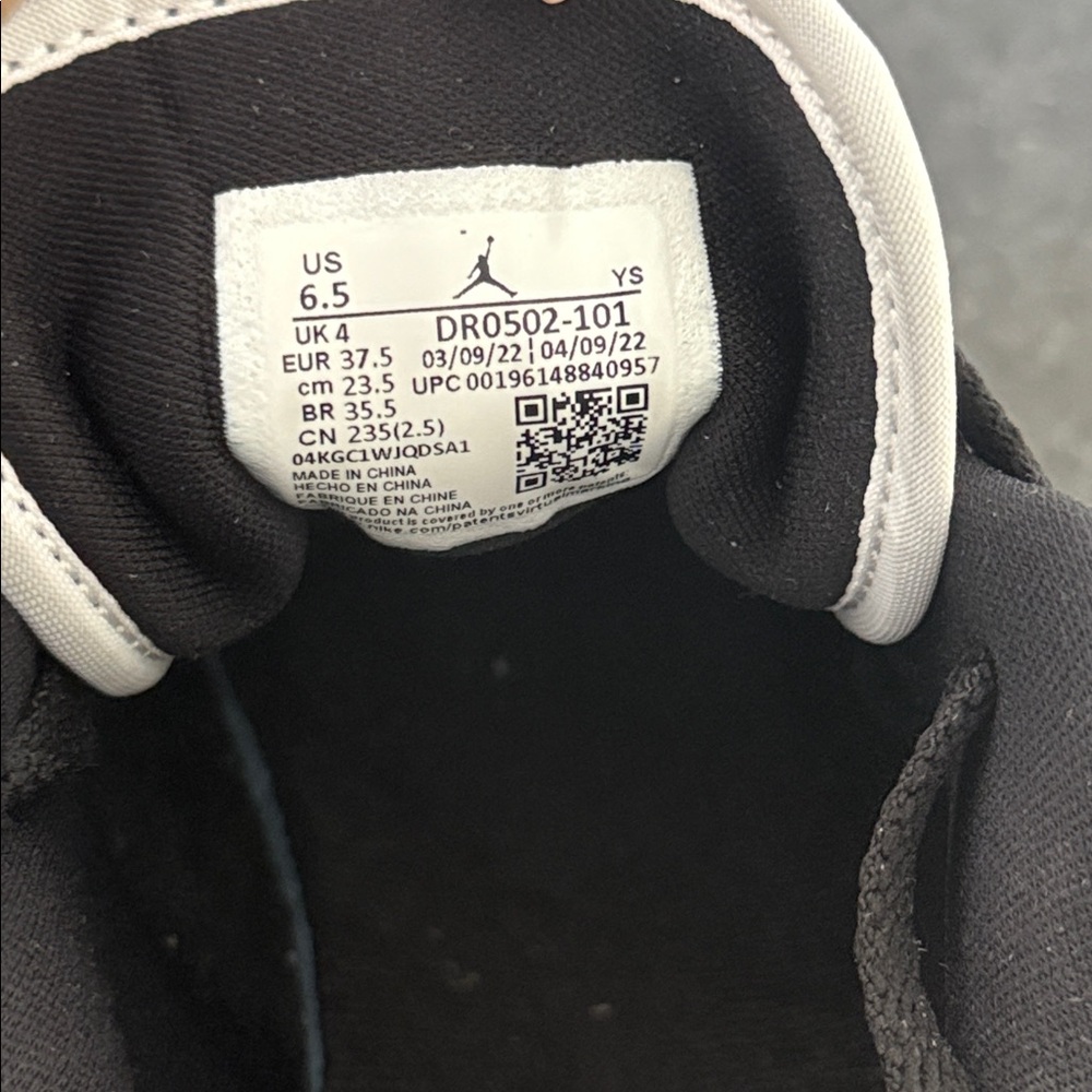 Nike Air Jordan 1 Low SE - Picture 10 of 15